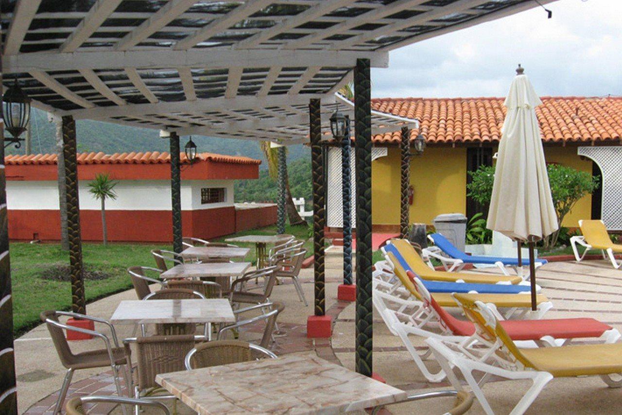 Brisas Los Galeones Hotel Chivirico Exterior photo