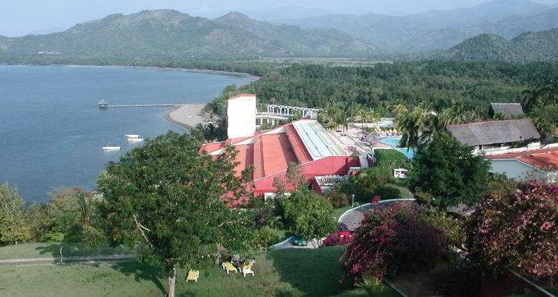 Brisas Los Galeones Hotel Chivirico Exterior photo